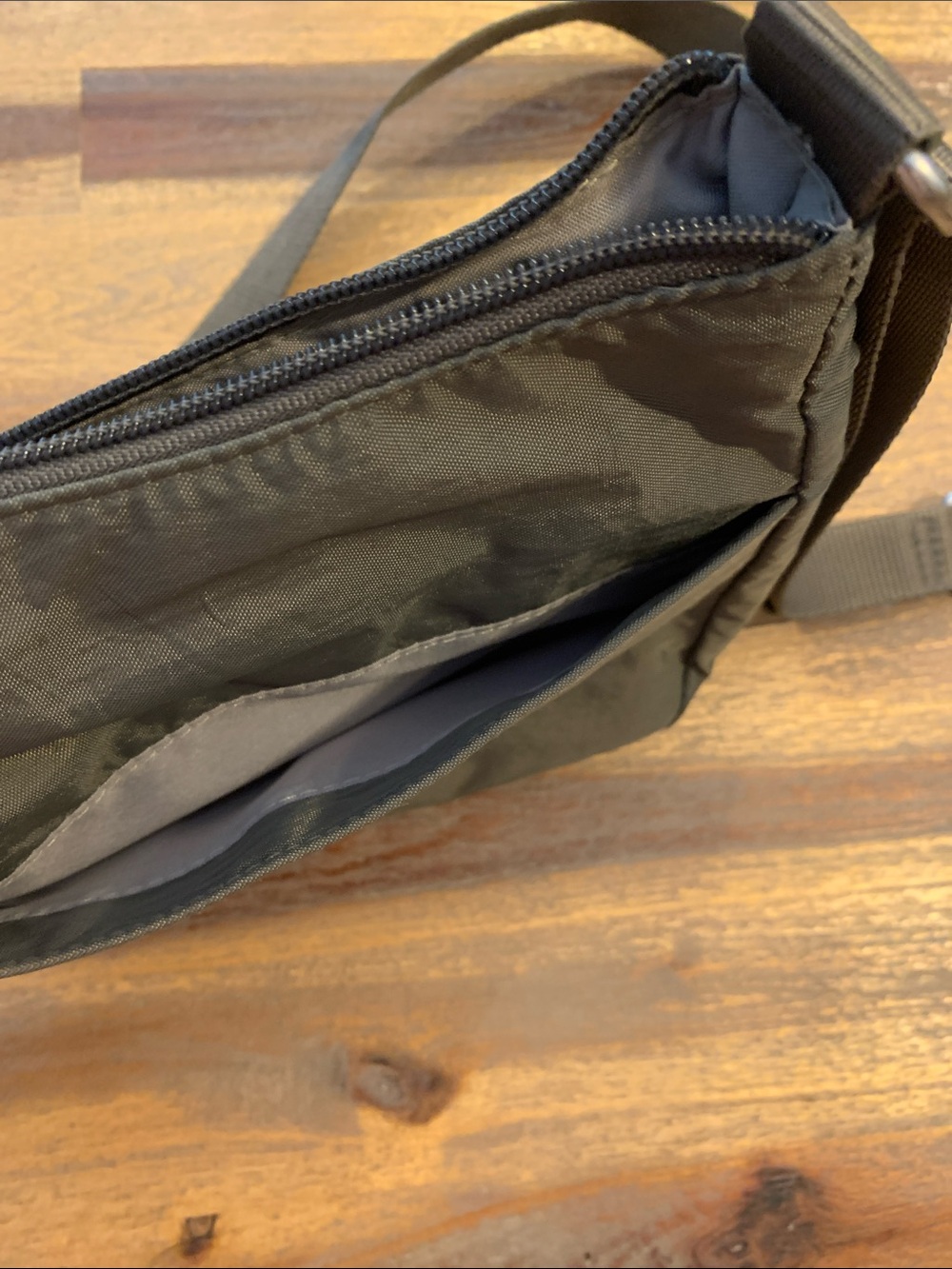 Baggallini crossbody bag - Picture 10 of 10